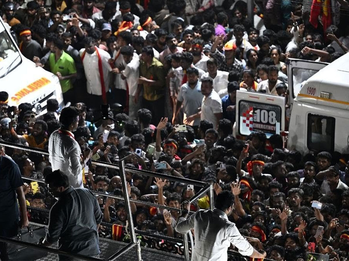 مرگ عجیب ۳۶ نفر در یک تجمع انتخاباتی مرگ عجیب ۳۶ نفر در یک تجمع انتخاباتی