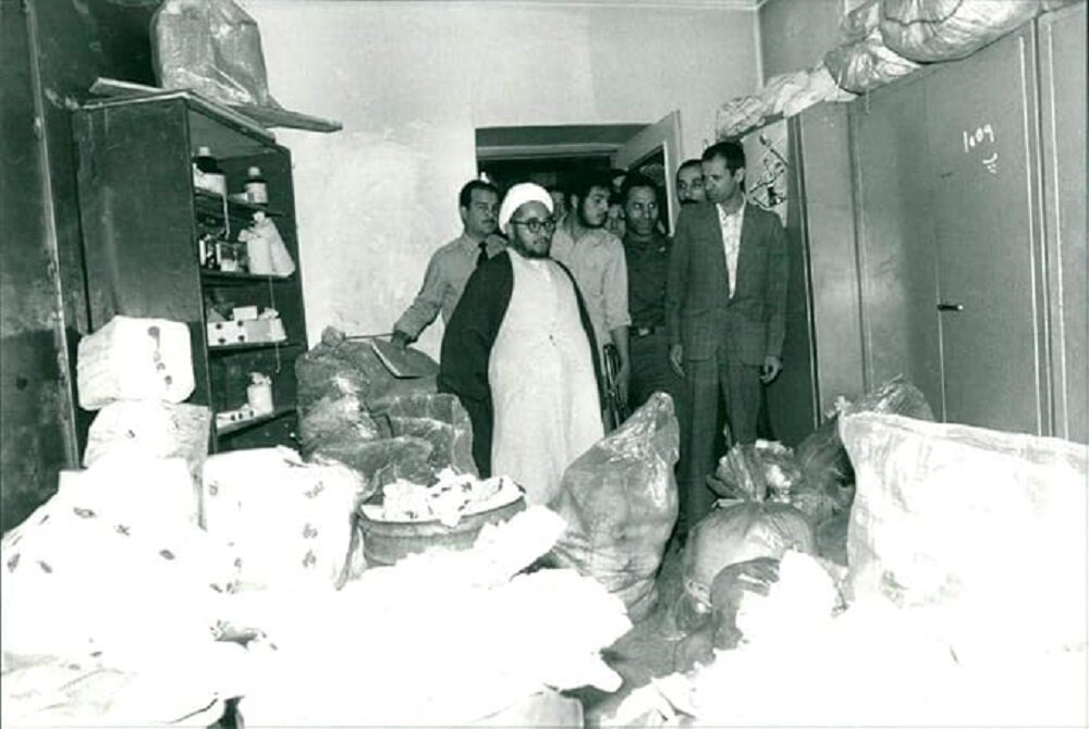 ۲۰ قاچاقچی بزرگ مواد مخدر به حکم خلخالی تیرباران شدند؛ ۳۱ اردیبهشت ۵۹ ۲۰ قاچاقچی بزرگ مواد مخدر به حکم خلخالی تیرباران شدند؛ ۳۱ اردیبهشت ۵۹
