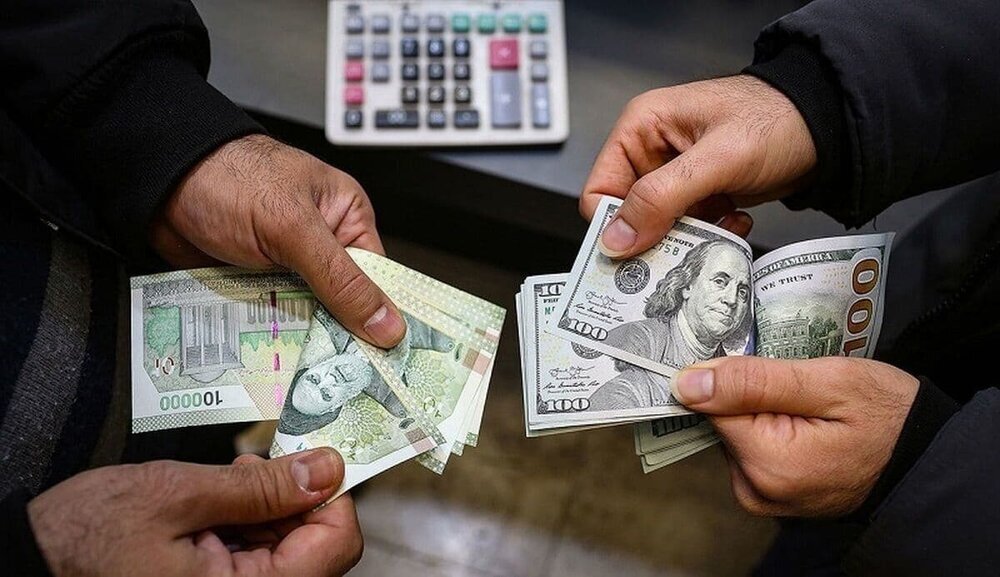 قیمت دلار و انواع ارزها در بازار ۱۷ شهریور ۱۴۰۵/ دلار ۱۳۰۰ تومان گران شد + جدول قیمت دلار و انواع ارزها در بازار ۱۷ شهریور ۱۴۰۵/ دلار ۱۳۰۰ تومان گران شد + جدول